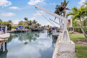 House, Berbilang Katil (Waterfront home with table tennis, po) | Kolam renang | Kolam dipanaskan 
