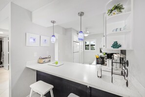 Condo, 1 cama King e sofá-cama (Rare walkout condo with pool and step) | Cozinha privada