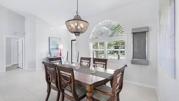 House, Multiple Beds (343 North Barfield Drive) | Dining