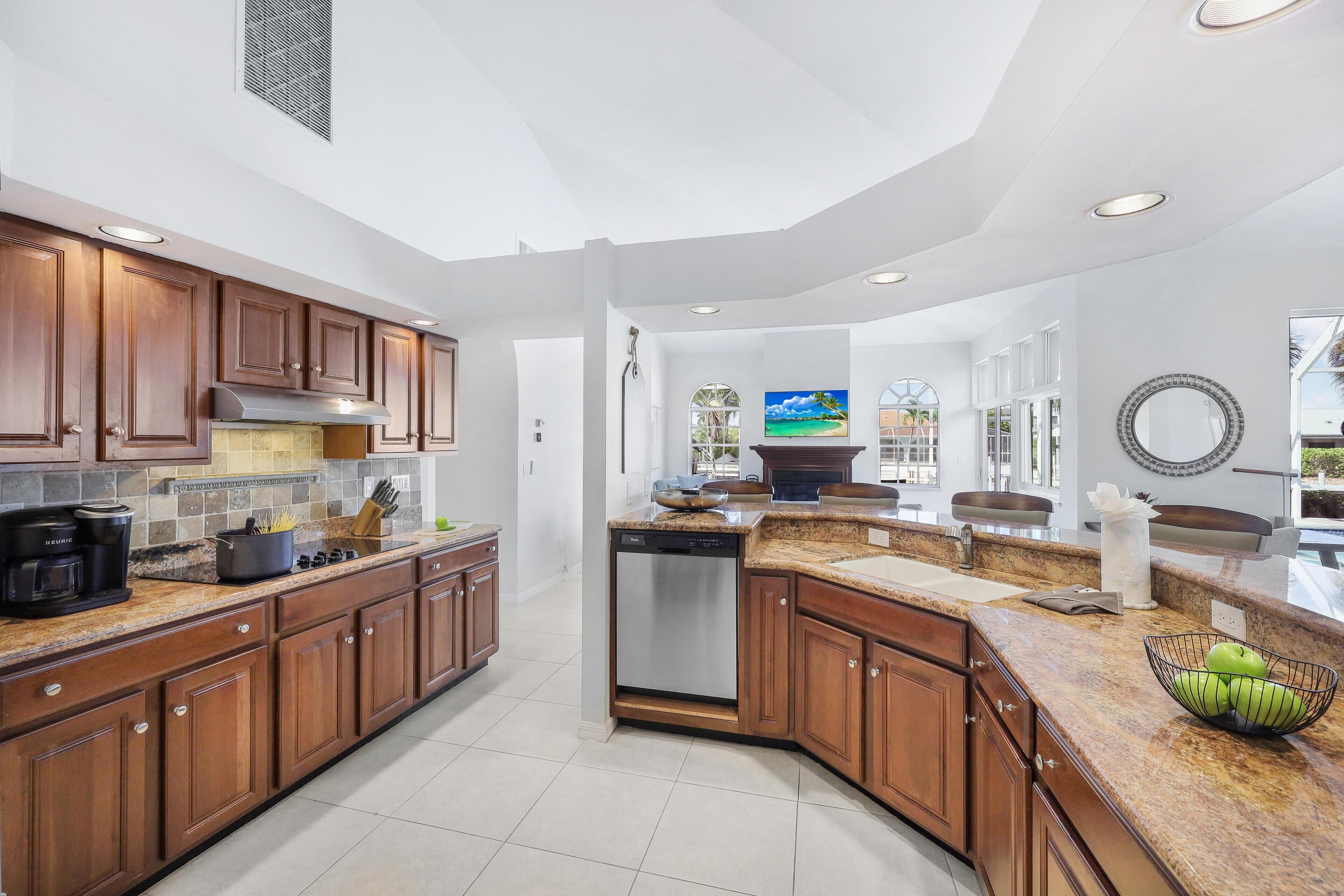 House, Multiple Beds (343 North Barfield Drive) | Private kitchen