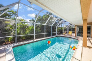 ハウス ベッド (複数台) (S exposure home with pool and walk to) | プール | 温水プール