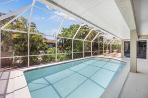 Maison, plusieurs lits (S exposure home with pool and walk to) | Piscine