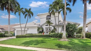 Unclassified image, 2 of 84, button - S Exposure Waterfront Home Near Beach/food/fun (Marco Island)