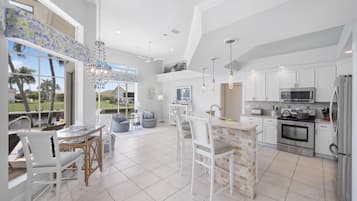 House, Multiple Beds (W exposure waterfront home with pool ) | Private kitchen