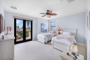 Room - Opulent Home With Vast Water View, Pool and hot tub (Marco Island)