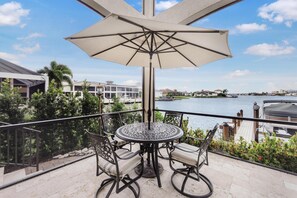 House, Multiple Beds (Opulent home with vast water view, po) | Outdoor dining - Opulent Home With Vast Water View, Pool and hot tub (Marco Island)