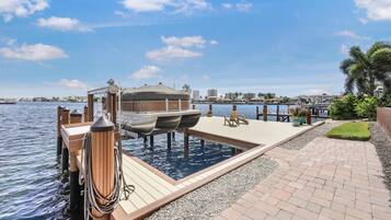 House, Multiple Beds (Opulent home with vast water view, po) | Marina
