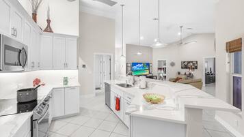 House, Multiple Beds (Home with heated pool and steps to be) | Private kitchen