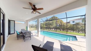 Huis, Meerdere bedden (Inland home with pool and walk to Par) | Zwembad | Een verwarmd zwembad