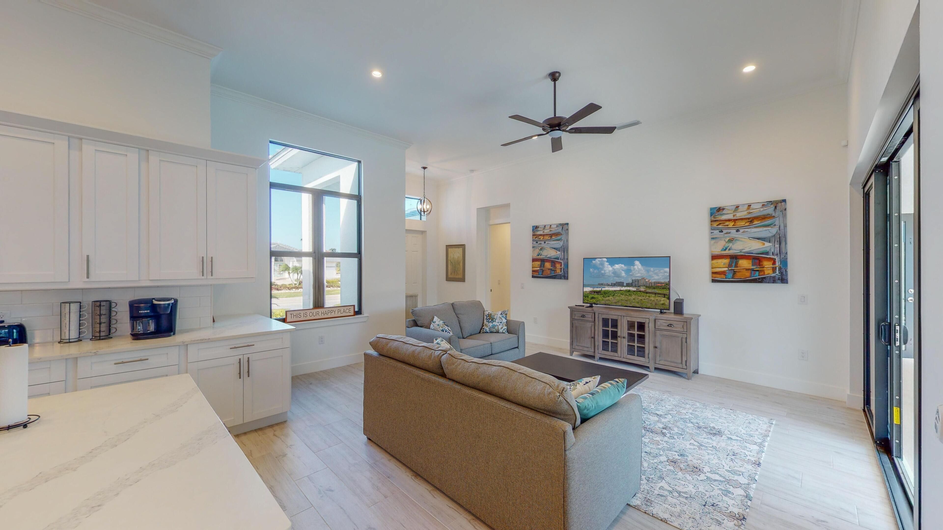 House, Multiple Beds (Inland home with pool and walk to Par) | Living area