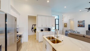 Huis, Meerdere bedden (Inland home with pool and walk to Par) | Privékeuken