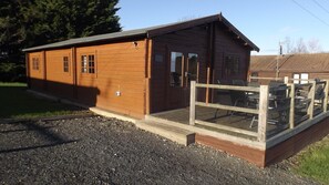 Cabin | Outdoor dining - Spacious 3 Bedroom Cabin at Avonvale Holiday Lodge (Evesham)