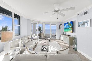 公寓客房, 多張床 (Somerset three-bedroom end unit beach) | 起居區