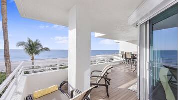 Condo, nhiều giường (Somerset three-bedroom end unit beach) | Hiên