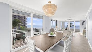 Condo, nhiều giường (Somerset three-bedroom end unit beach) | Khu ăn uống