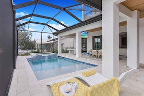 Pool - Exquisite Waterfront Home Featuring a Pool and hot tub (Marco Island)