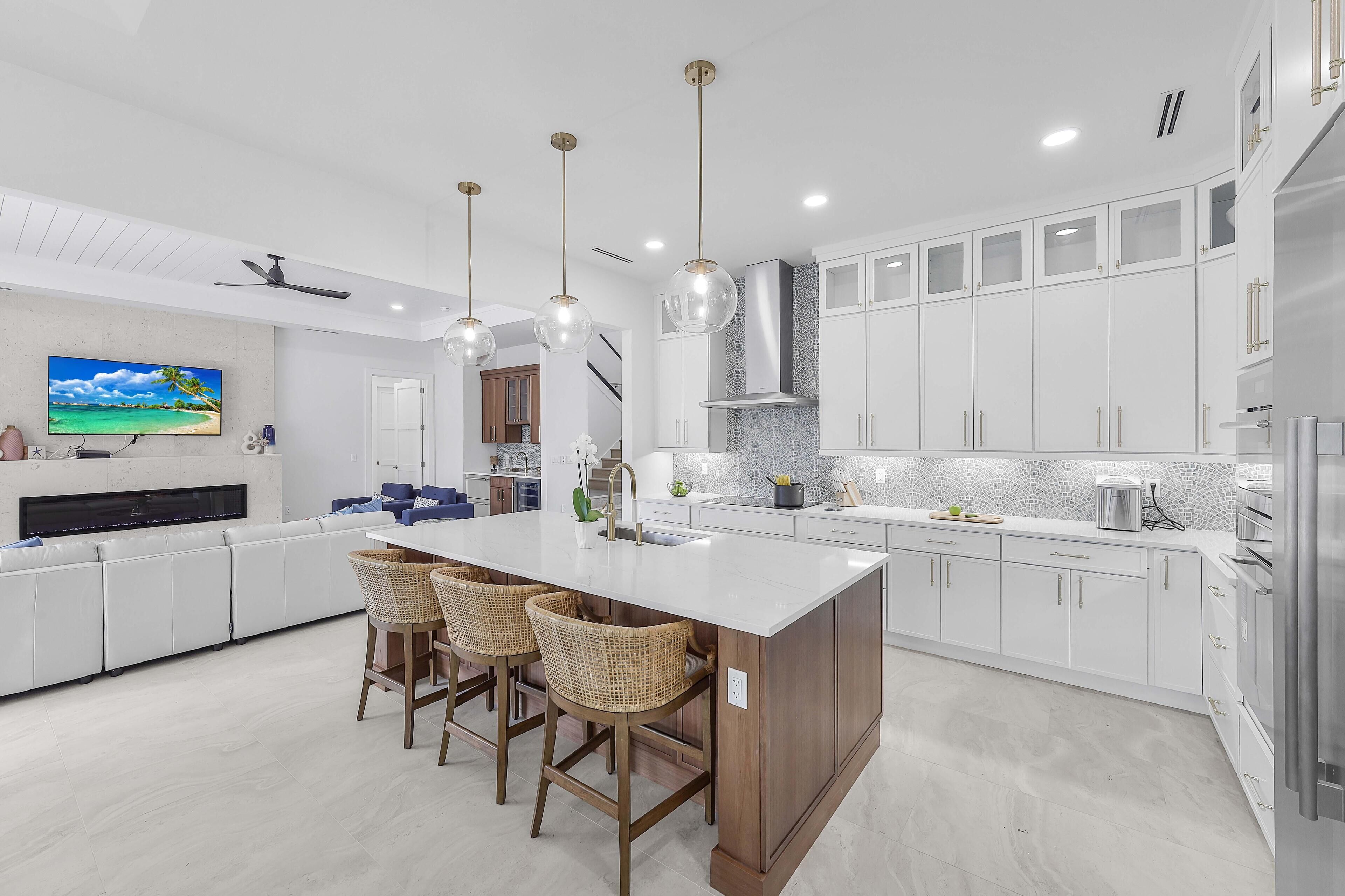 House, Multiple Beds (Exquisite waterfront Home featuring a) | Private kitchen