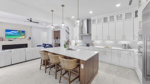 Unclassified image, 2 of 70, button - Exquisite Waterfront Home Featuring a Pool and hot tub (Marco Island)