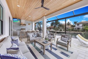 Interior - Exquisite Waterfront Home Featuring a Pool and hot tub (Marco Island)