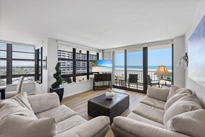 Living area - Two-balcony Beachfront Condo With Pool/tennis/grills (Marco Island)