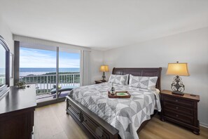 Leilighet, flere senger (Two-balcony beachfront condo with poo) | 2 soverom