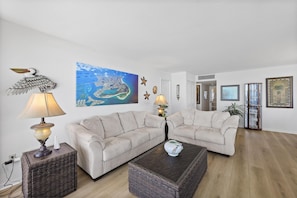 Living area - Two-balcony Beachfront Condo With Pool/tennis/grills (Marco Island)