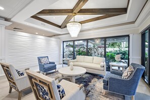 Condo, 1 cama King e sofá-cama (Tradewinds 1205) | Área de estar