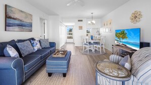 Living area - Coastal Condo Just a Short Walk Away From the Beach (Marco Island)