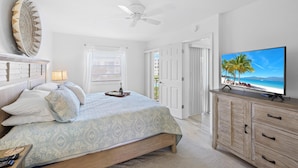 Room - Coastal Condo Just a Short Walk Away From the Beach (Marco Island)