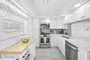 Condo, 1 King Bed (Sands of Marco D-302) | Private kitchen