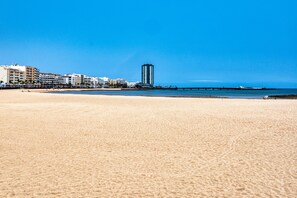 بالقرب من الشاطئ