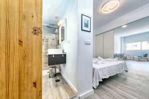 Dusche, Haartrockner, Handtücher