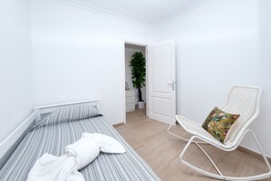 1 habitación, tabla de planchar con plancha, wifi gratis y ropa de cama 