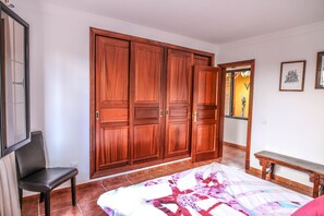 4 bedrooms, free WiFi, bed sheets