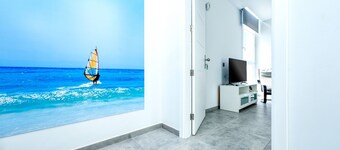 Karma Famara 1 -25m from the beach, fast wifi and roof top terrace