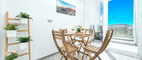 屋外ダイニングエリア