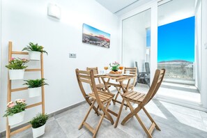 Outdoor dining - Karma Famara 1 -25m from the beach, fast wifi, rooftop terrace (Famara)