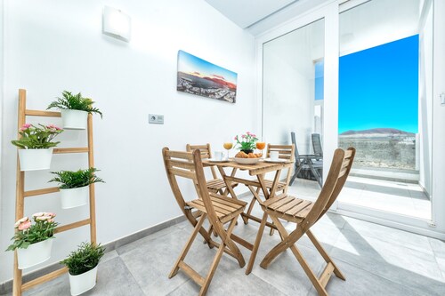 Karma Famara 1 - 25 m vom Strand entfernt, schnelles WLAN und Dachterrasse