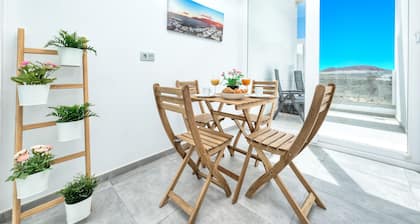 Karma Famara 1 - 25 m vom Strand entfernt, schnelles WLAN und Dachterrasse