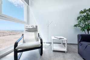 TV - Karma Famara 1 -25m from the beach, fast wifi, rooftop terrace (Famara)
