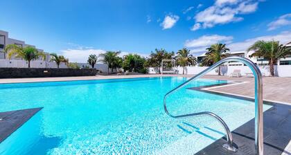 Sunset View -Moderna vivienda vacacional con piscina comunitaria