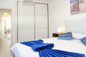 Iron/ironing board, free WiFi, bed sheets