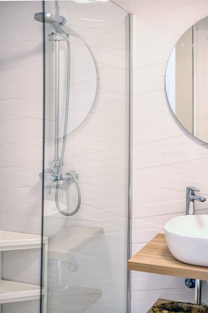 Shower, hair dryer, towels - Suite ANIAGUA Bright holiday home with pool view (Costa Teguise)