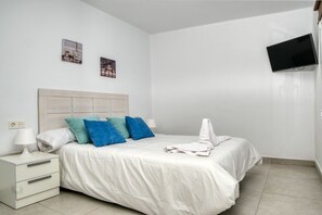 Fer et planche à repasser, Wi-Fi gratuit, draps fournis