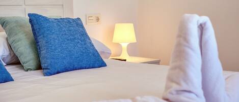 Een strijkplank/strijkijzer, gratis wifi, beddengoed