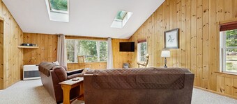 Authentic lake house near community beach, hikes, and ski resorts