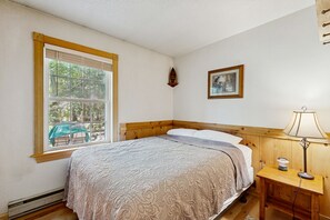 3 slaapkamers, een strijkplank/strijkijzer, internet, beddengoed