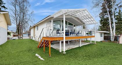 Modern home w/ water and mountain views, spacious deck, BBQ, & nearby activities