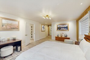 4 bedrooms, iron/ironing board, Internet, bed sheets