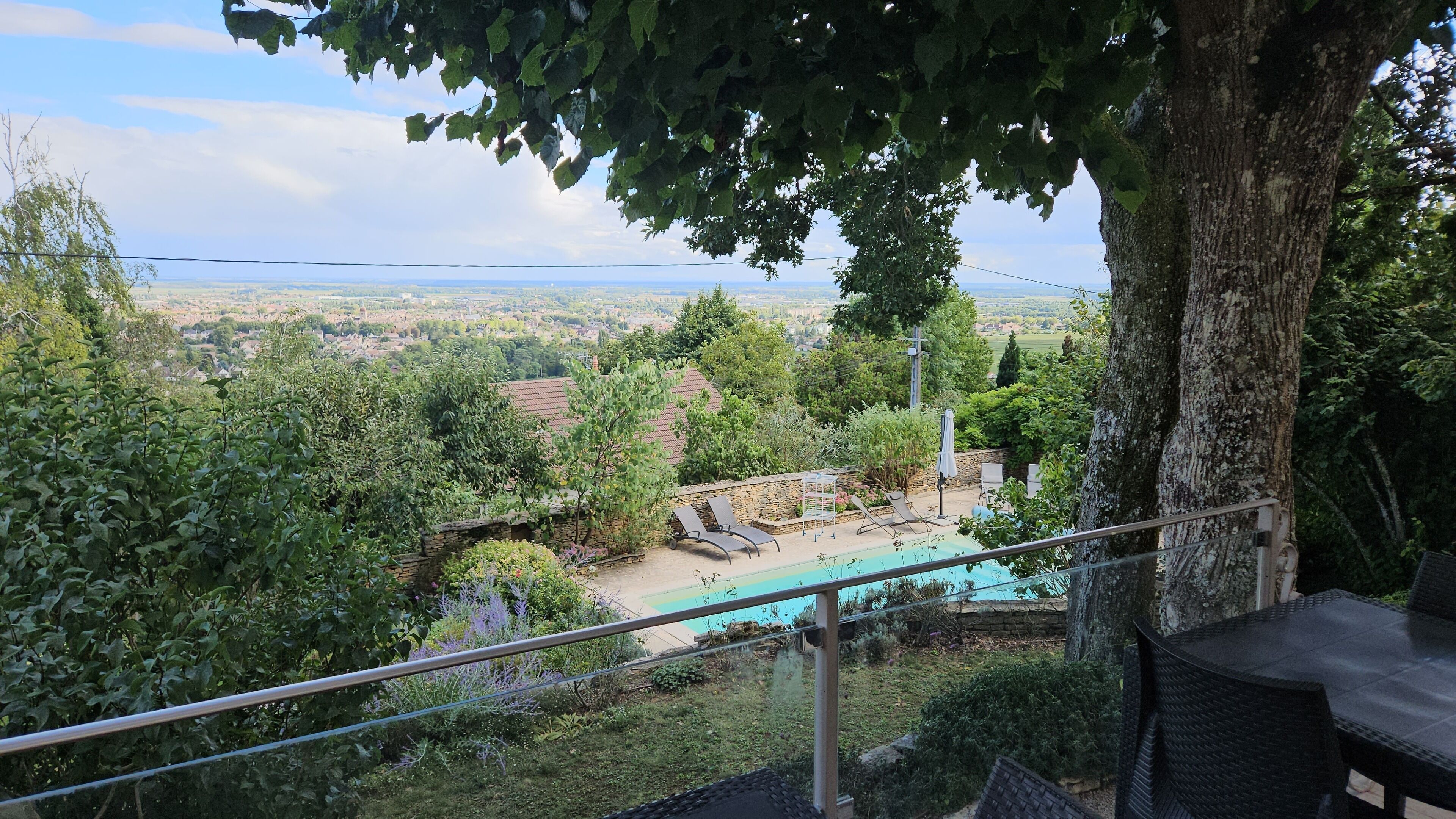 屋外ダイニングエリア